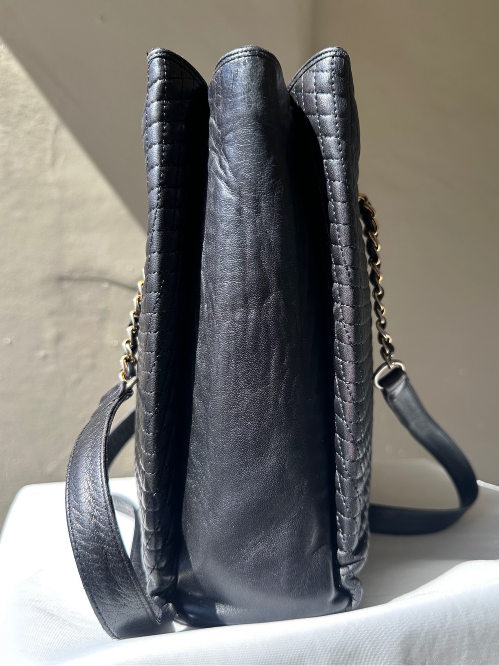 BALLY Black Quilted Lambskin Tote Chain Shoulder Bag Gold Italy - Picture 5 of 16